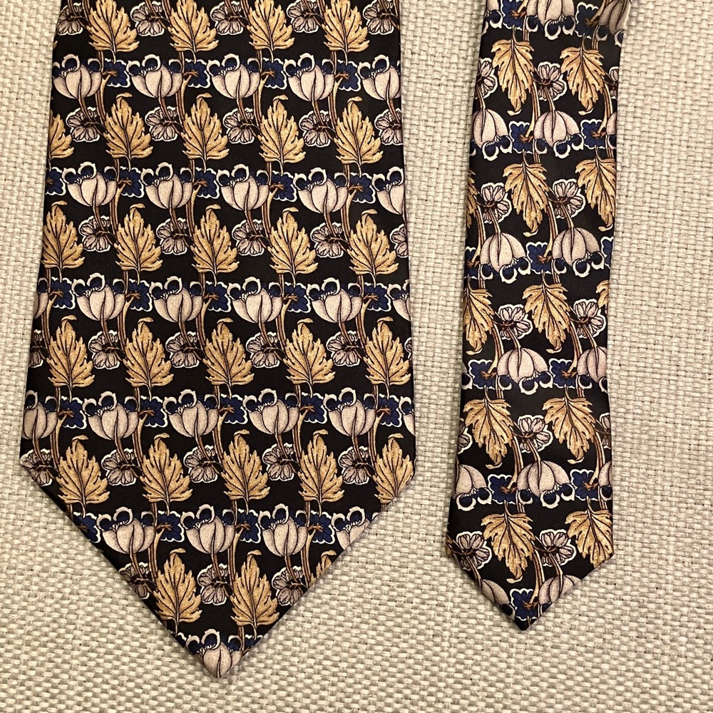 Sazzari silk tie, leaf and flower pattern, gold, blue & black